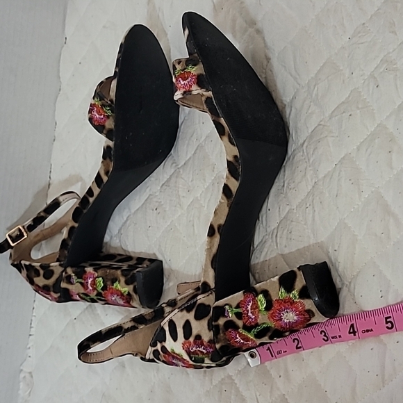 Madden Girl Behave Sandals Size  9 - Picture 5 of 7